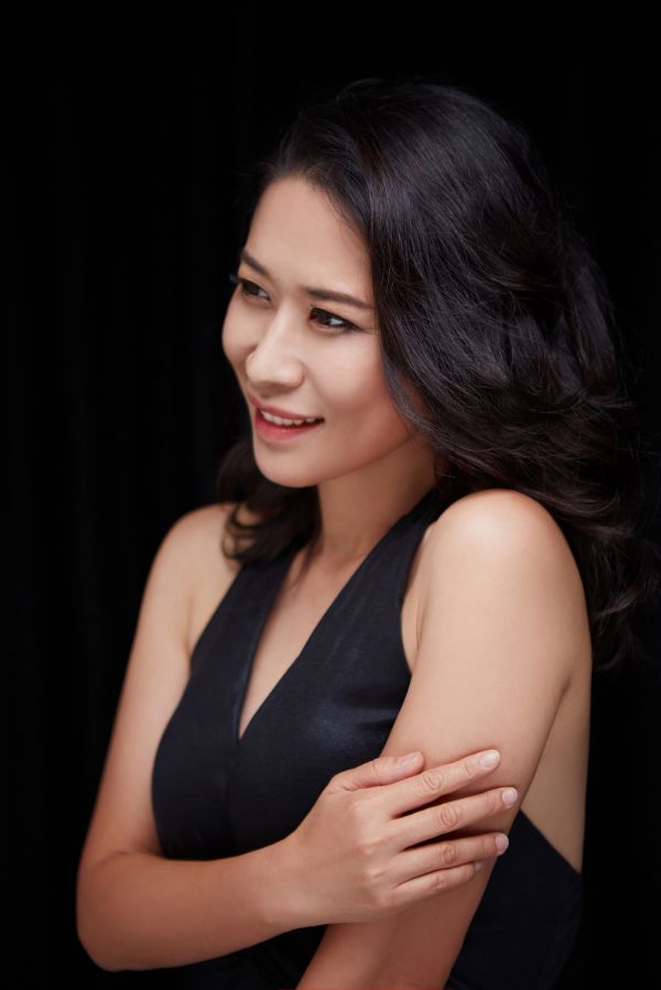 Soprano Mariana Hong