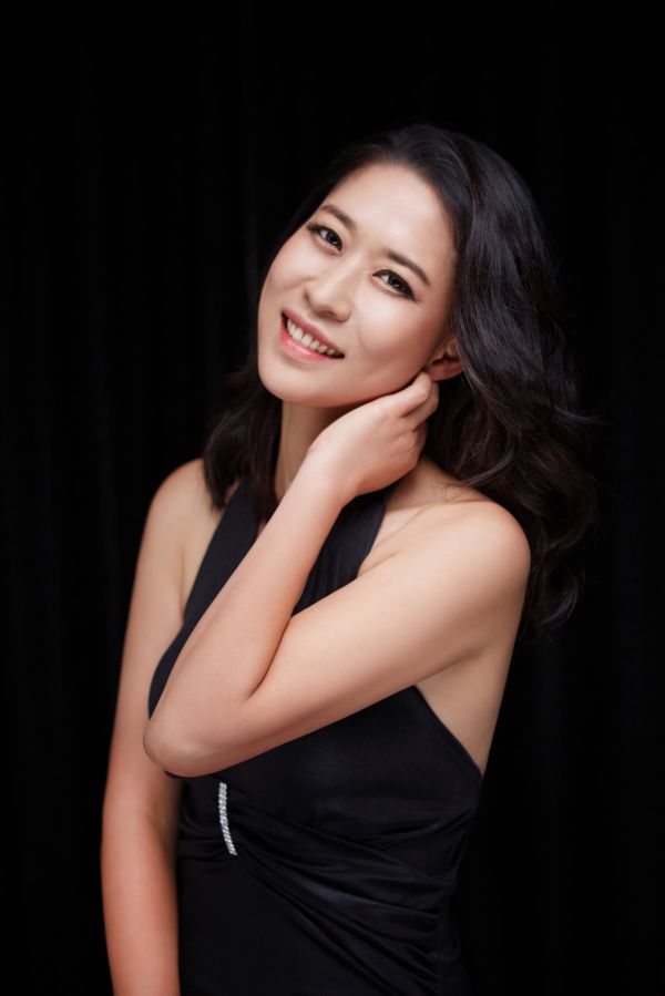 Soprano Mariana Hong